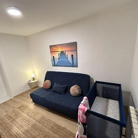 Center Point Apartment *
